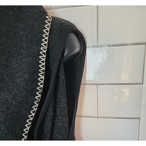 Occasionally Made Womens L Cape Wool Black Poncho Sweater Soft Comfy Casual Chic - Picture 3 of 9